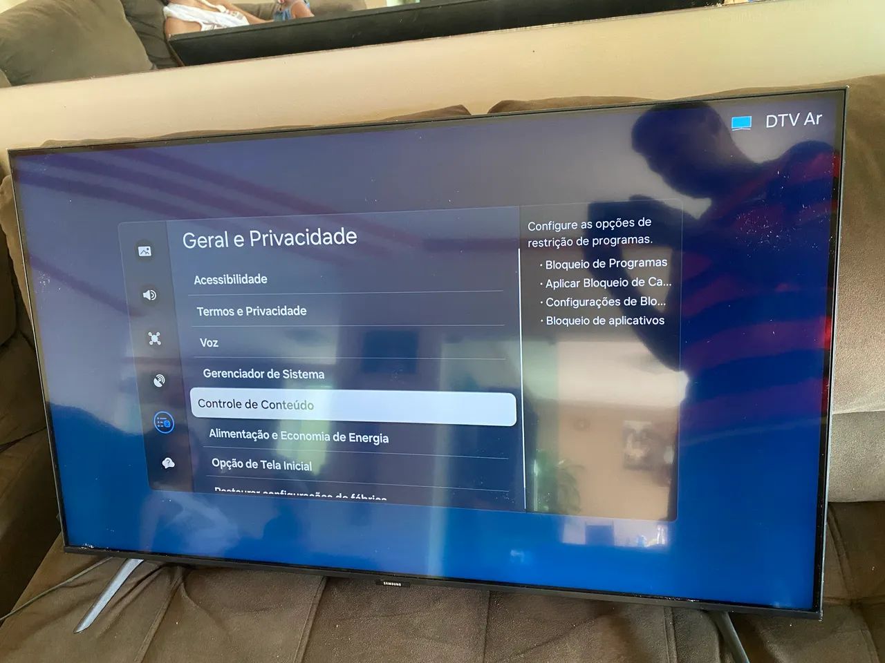 Smart TV 43" Samsung 4K UHD Crystal UHD R$ 900,00 pra levar hoje - Foto 5