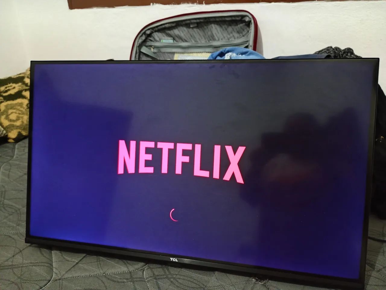 Vendo essa tv da TCL 32 polegadas smart Android  - Foto 4
