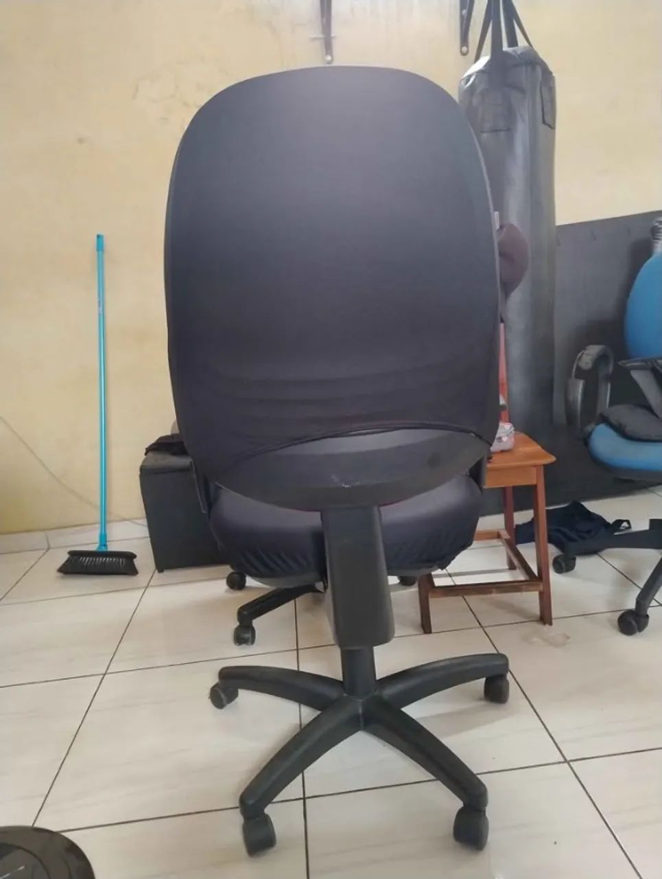 Cadeira de escritóriovermelha, tipo II, presidente com capa e suporte de coluna - Foto 2