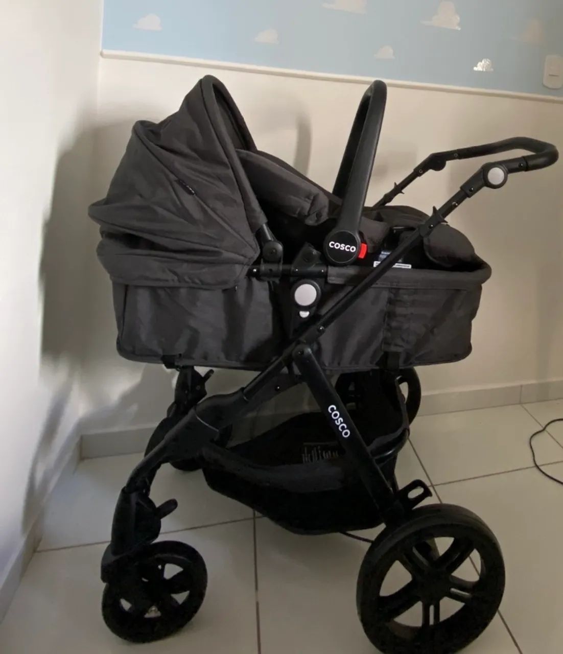 Carrinho de bebê COSCO com bebê conforto  - Foto 3
