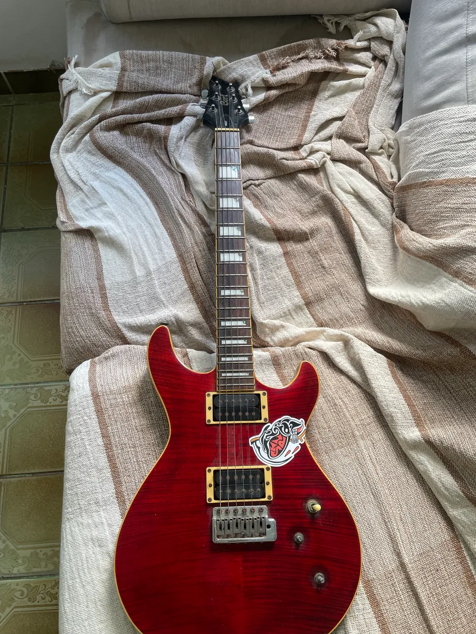 Guitarra Cort Explorer Vx-2x - Instrumentos musicais - Rosarinho