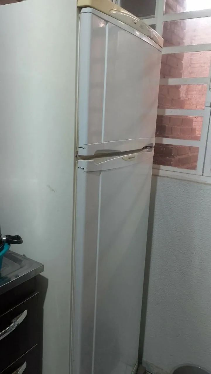 Vendo geladeira continental 
