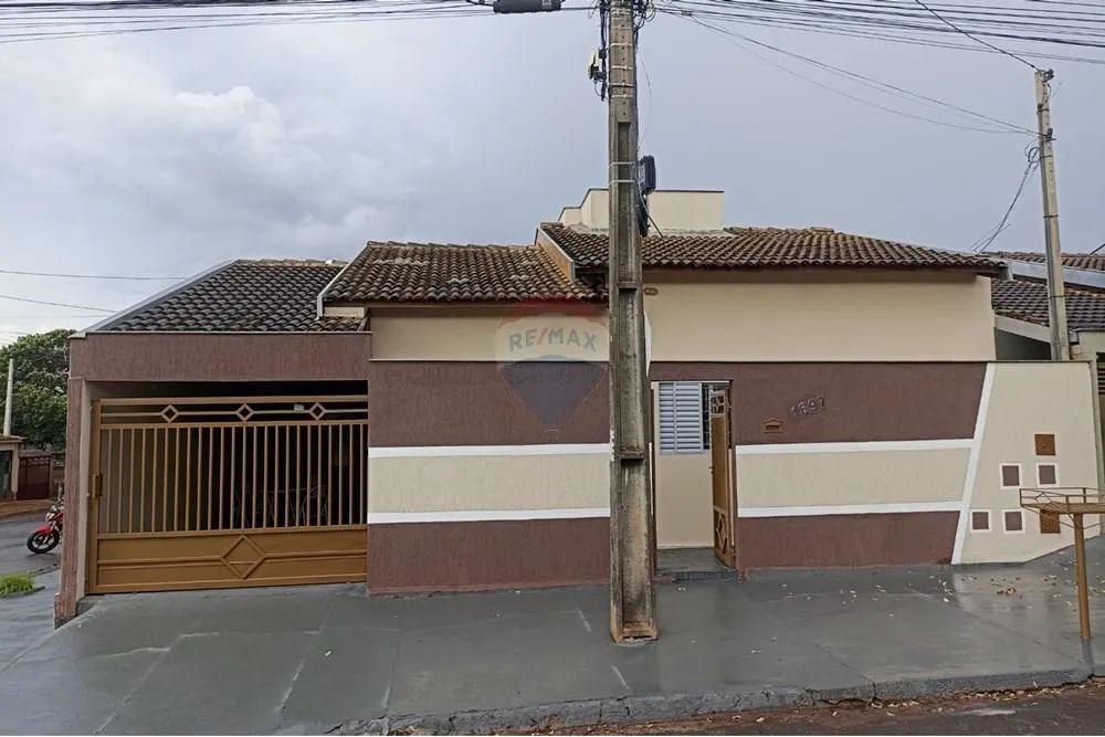 Casa com 2 quartos em localizaçao privilegiada!