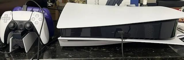 VENDO PS5 COM 2 CONTROLE E SUPORTE  - Foto 3