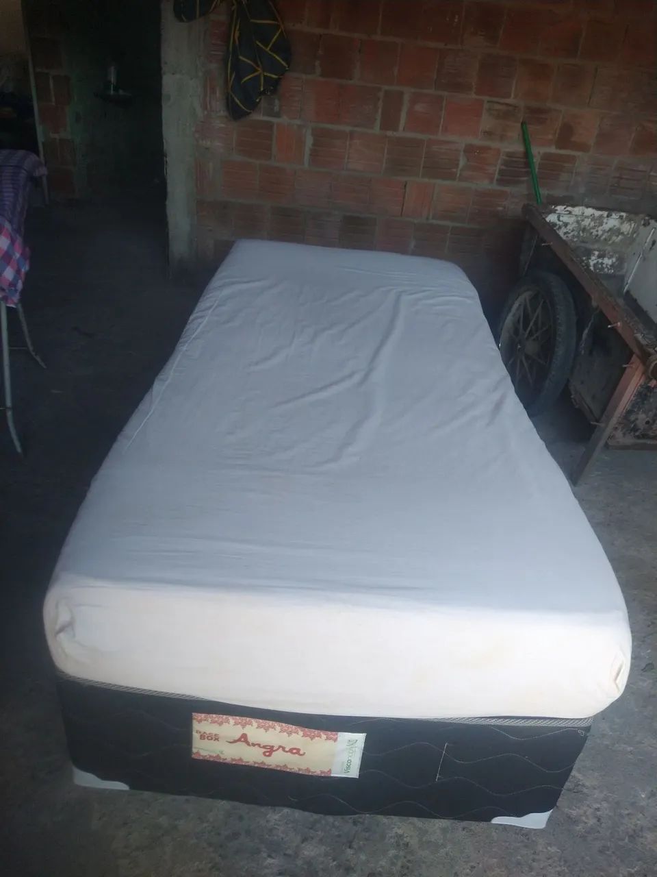 Vendo cama box solteiro+colchão 