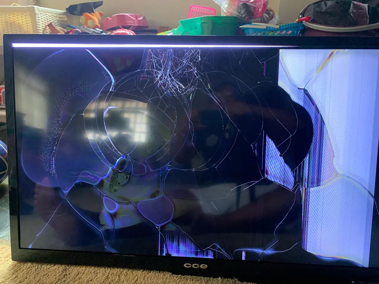 Tv led cce pn 39G com tela quebrada