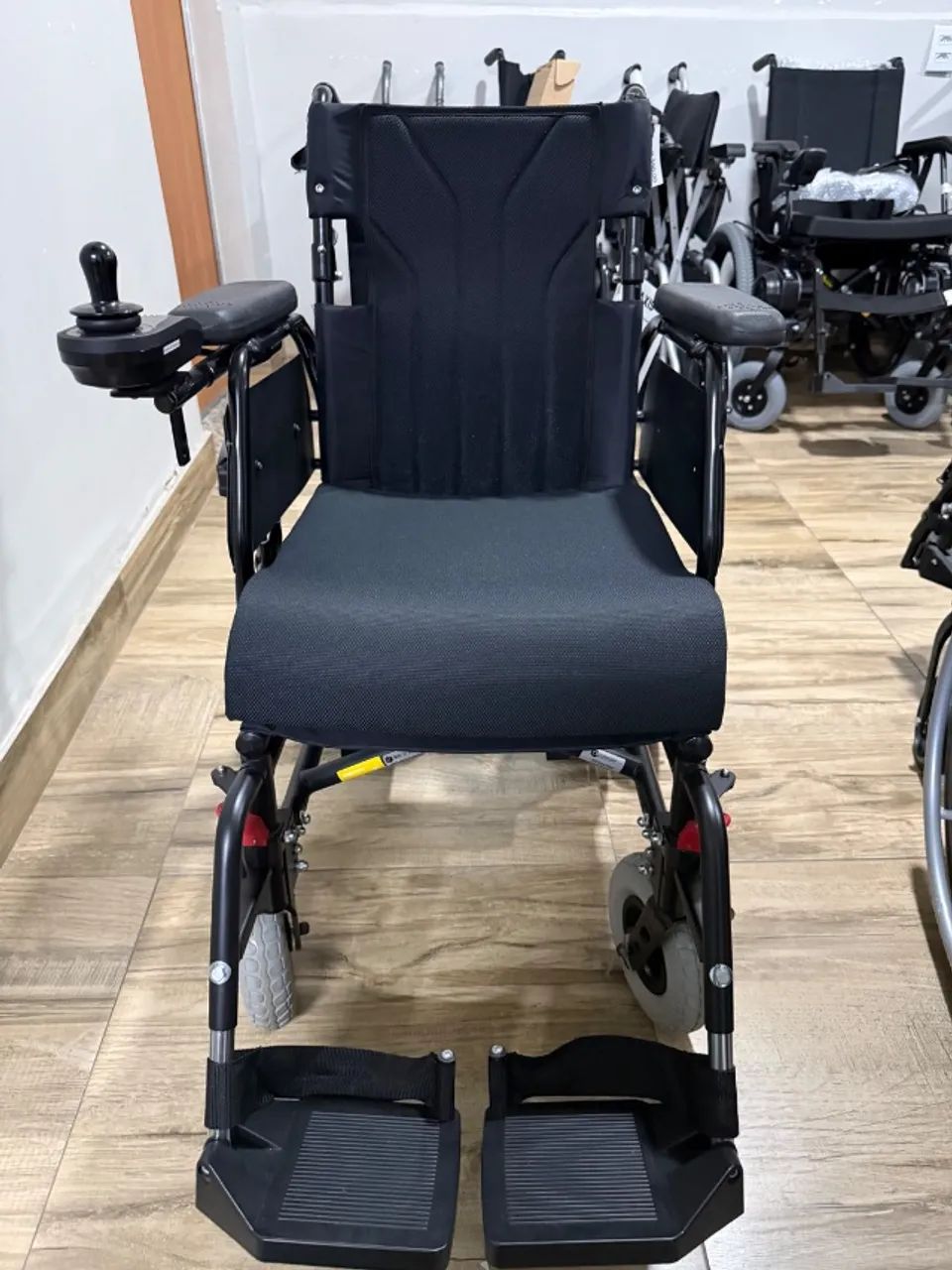 Cadeira de rodas motorizada 