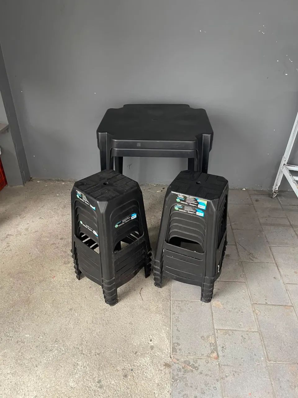 Conjunto mesas e bancos 