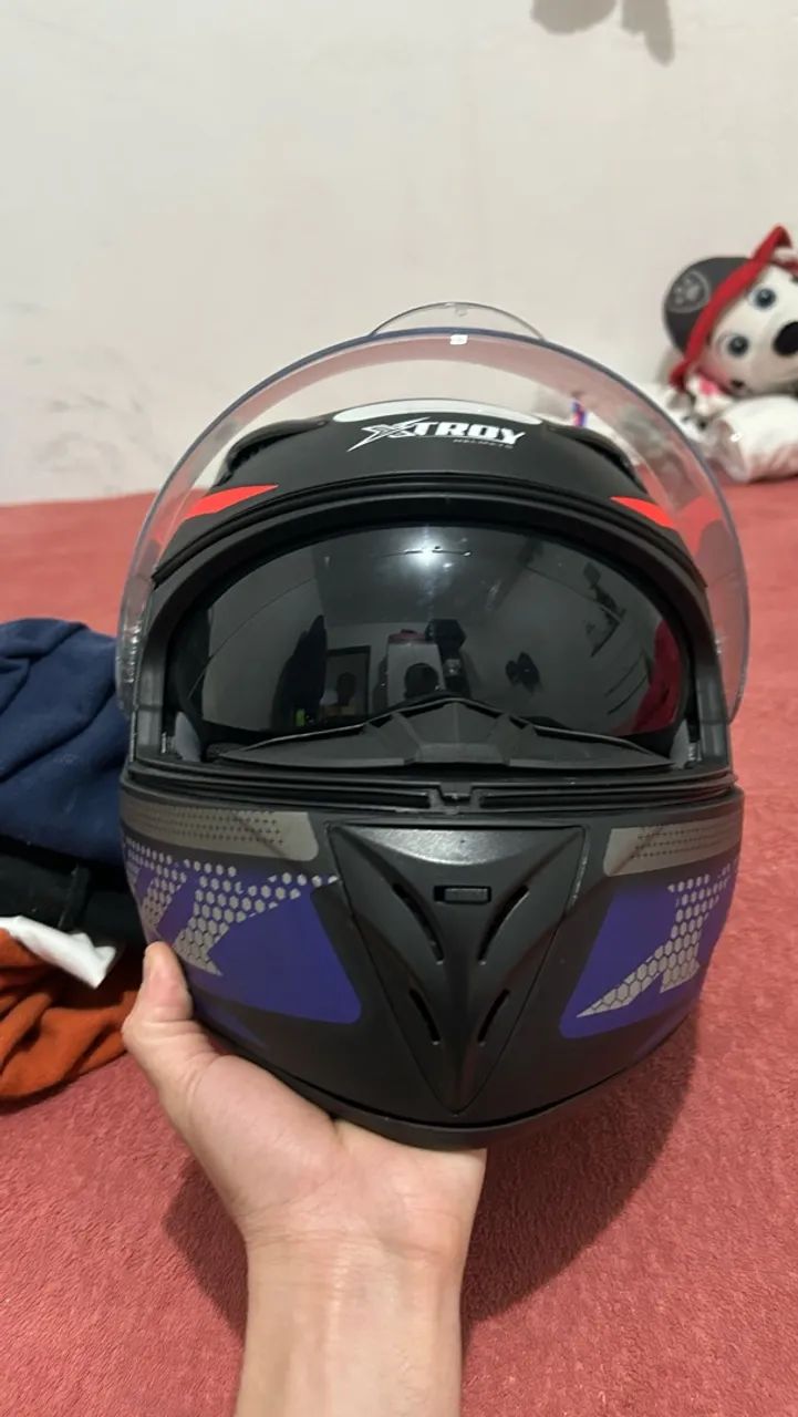 Capacete semi novo 
