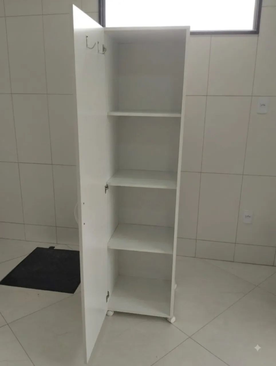 Armário Multiuso Branco com Prateleiras e Rodinhas - 1,71m Excelente Estado