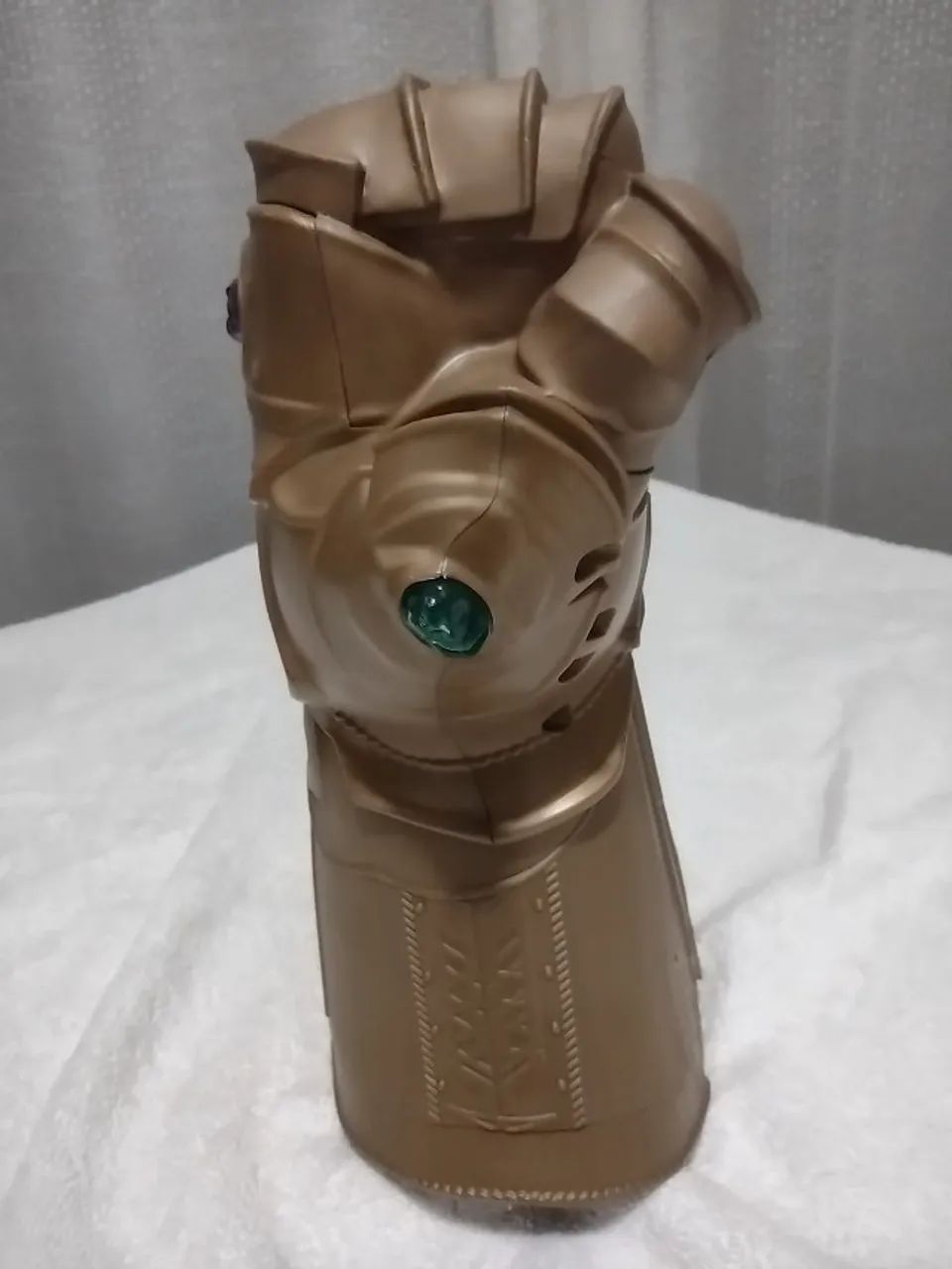 Luva do Thanos Marvel Hasbro com Luz - Colecionável - Foto 4
