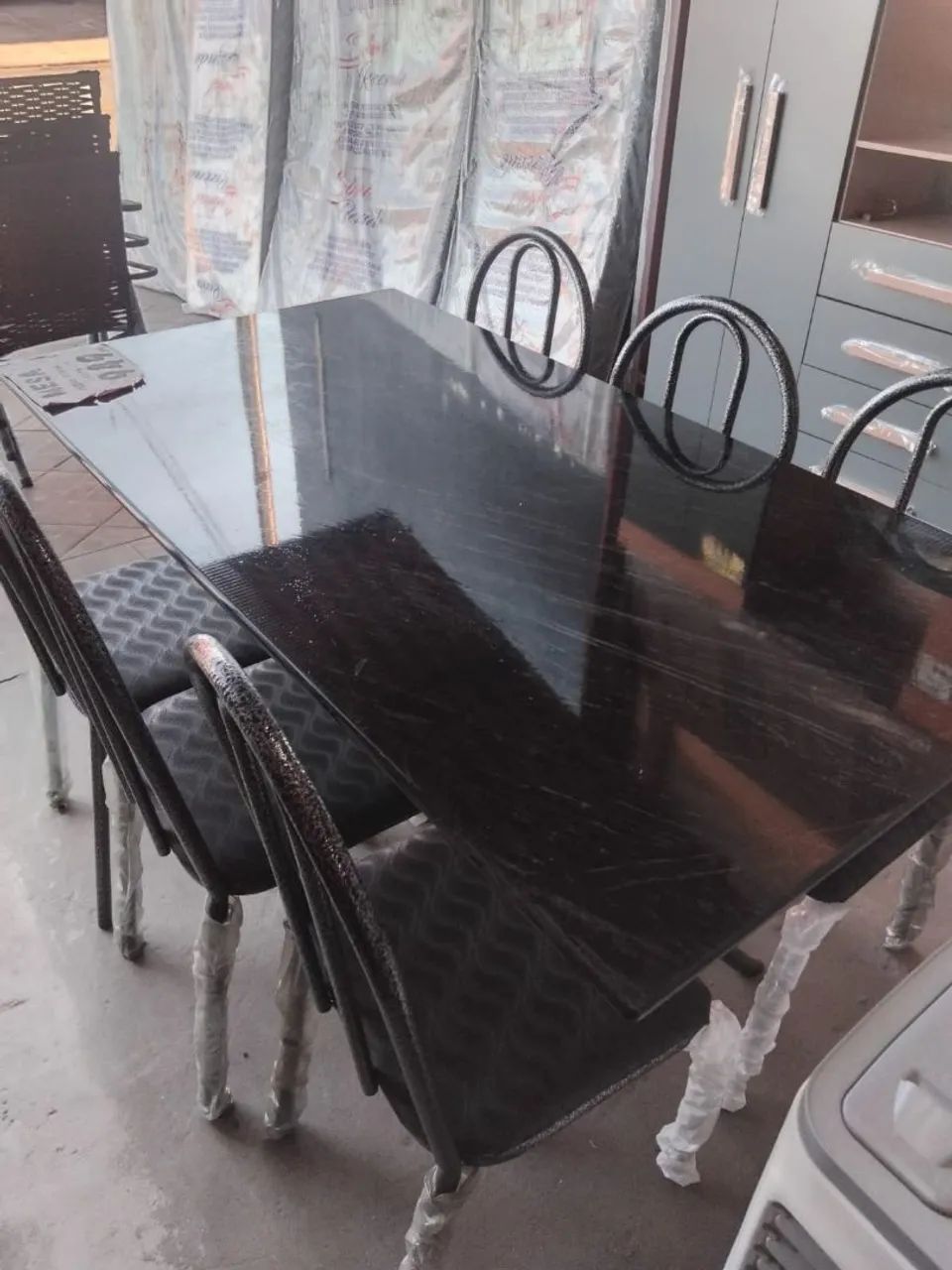 Mesa com 6 cadeiras nova na promoção  - Foto 2
