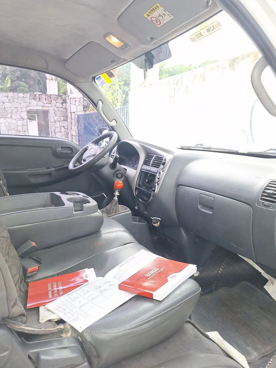 KIA Bongo UK 2500 Baú Randon carga seca 2. dono toda revisada e com pneus novos  - Foto 12