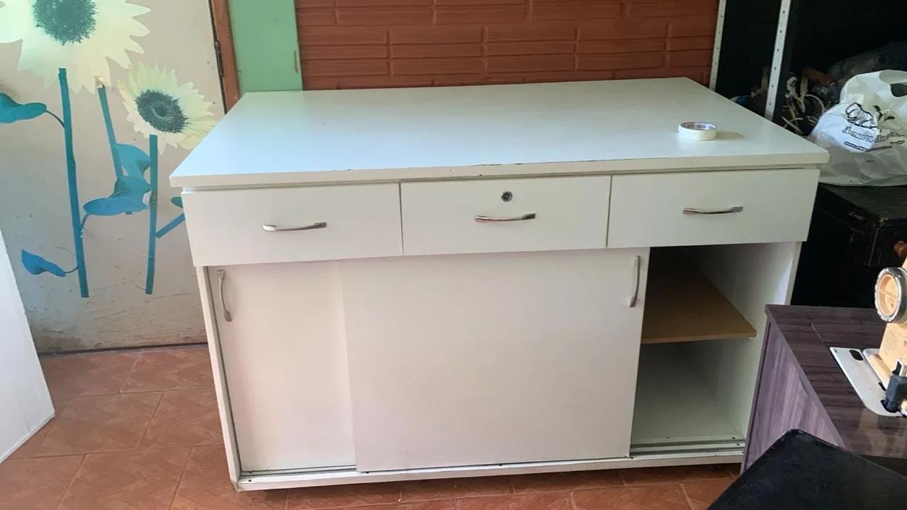 Balcão com móvel de sentar