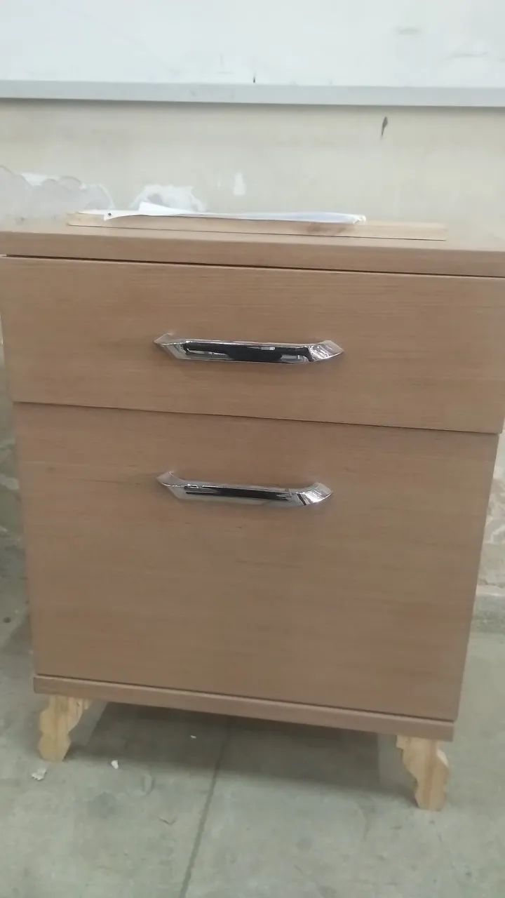 CRIADO MUDO 