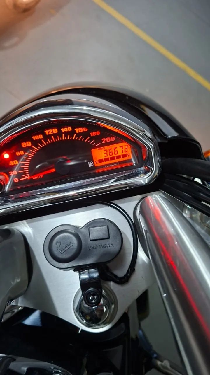 Suzuki - M800