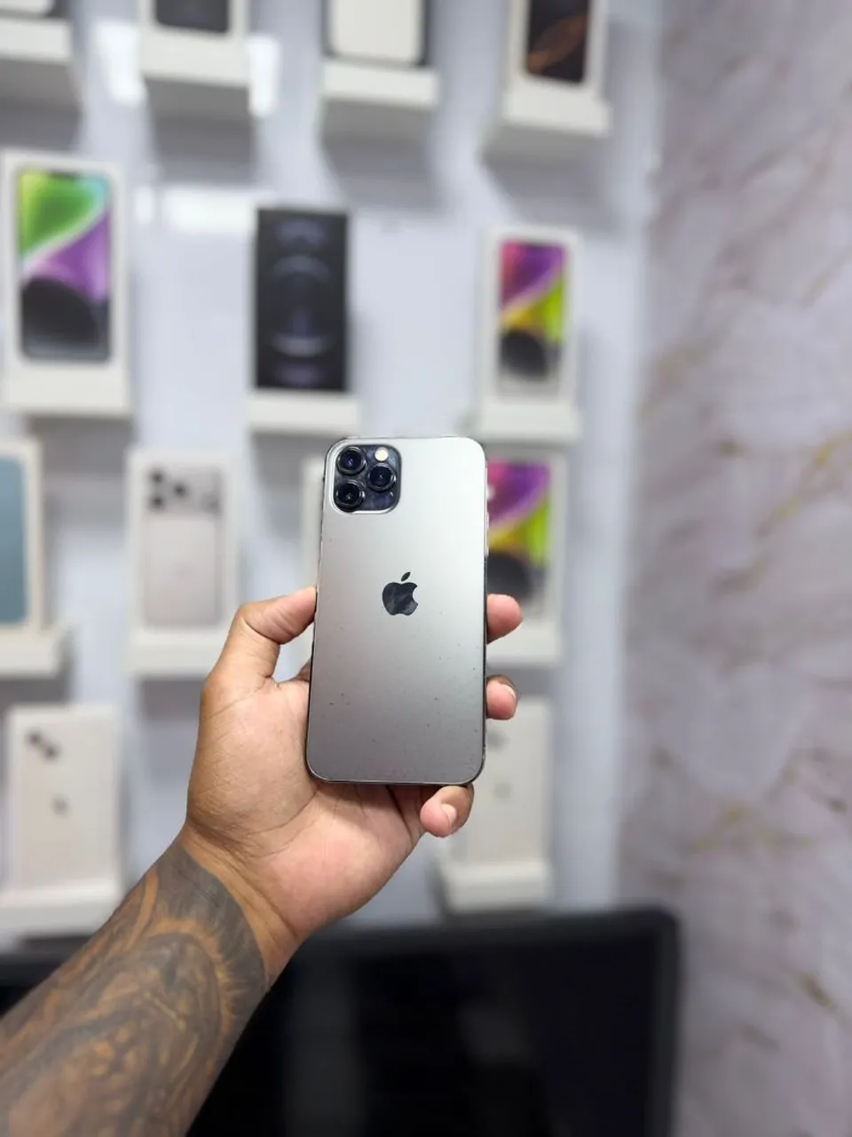 【h】iPhone12promax 128g シルバー Apple iPhone 12 Pro Max 128GB 5G - Vitrine - Tela Super Retina XDR