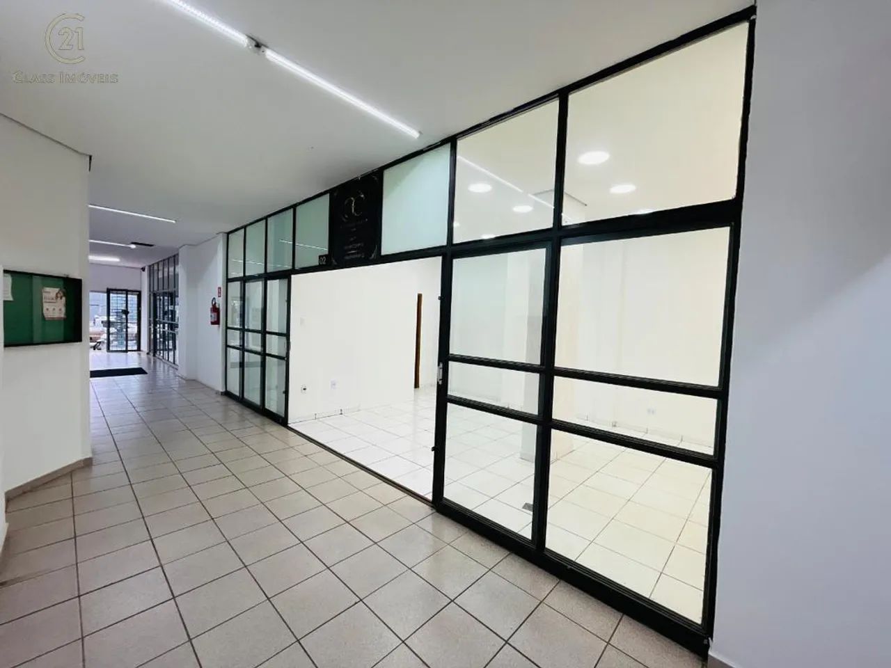 Sala para alugar em Londrina, Centro, com 51 m², Residencial Villa Lobos - Foto 2