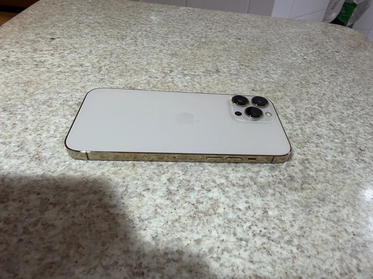 Vendo iPhone 13 Pro Max 256gb dourado impecável!  - Foto 2