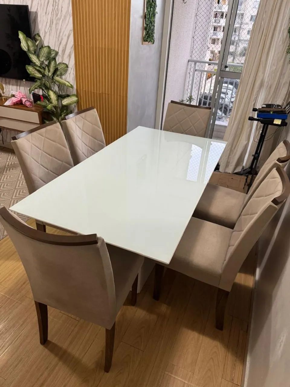 Conjunto de mesa 6 lugares com tampo de vidro