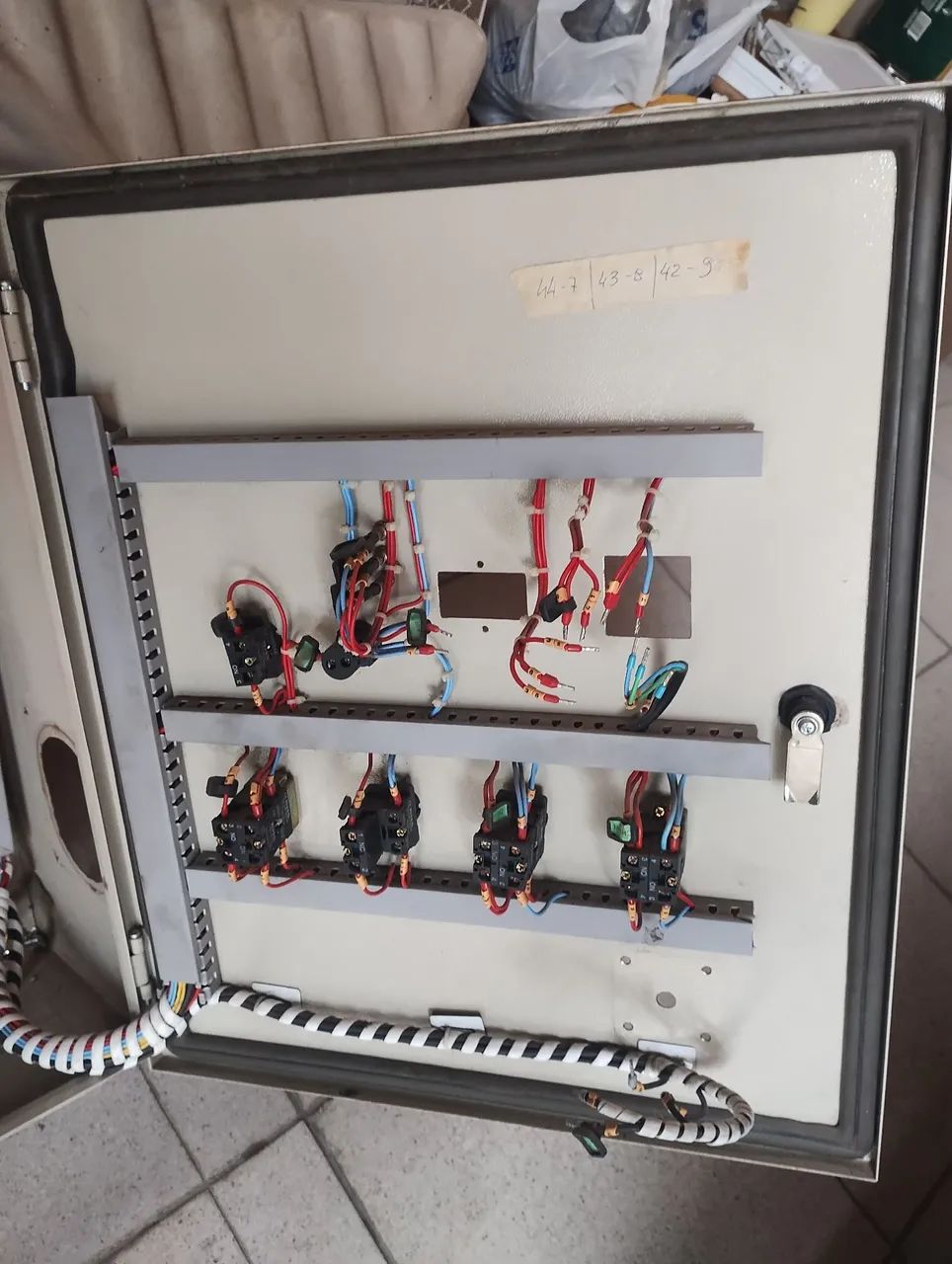 Quadro de comando elétrico 424844303543183363