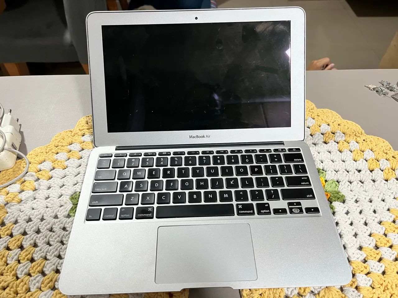 Vende-se MacBook Air 2011 retida de peças  - Foto 2
