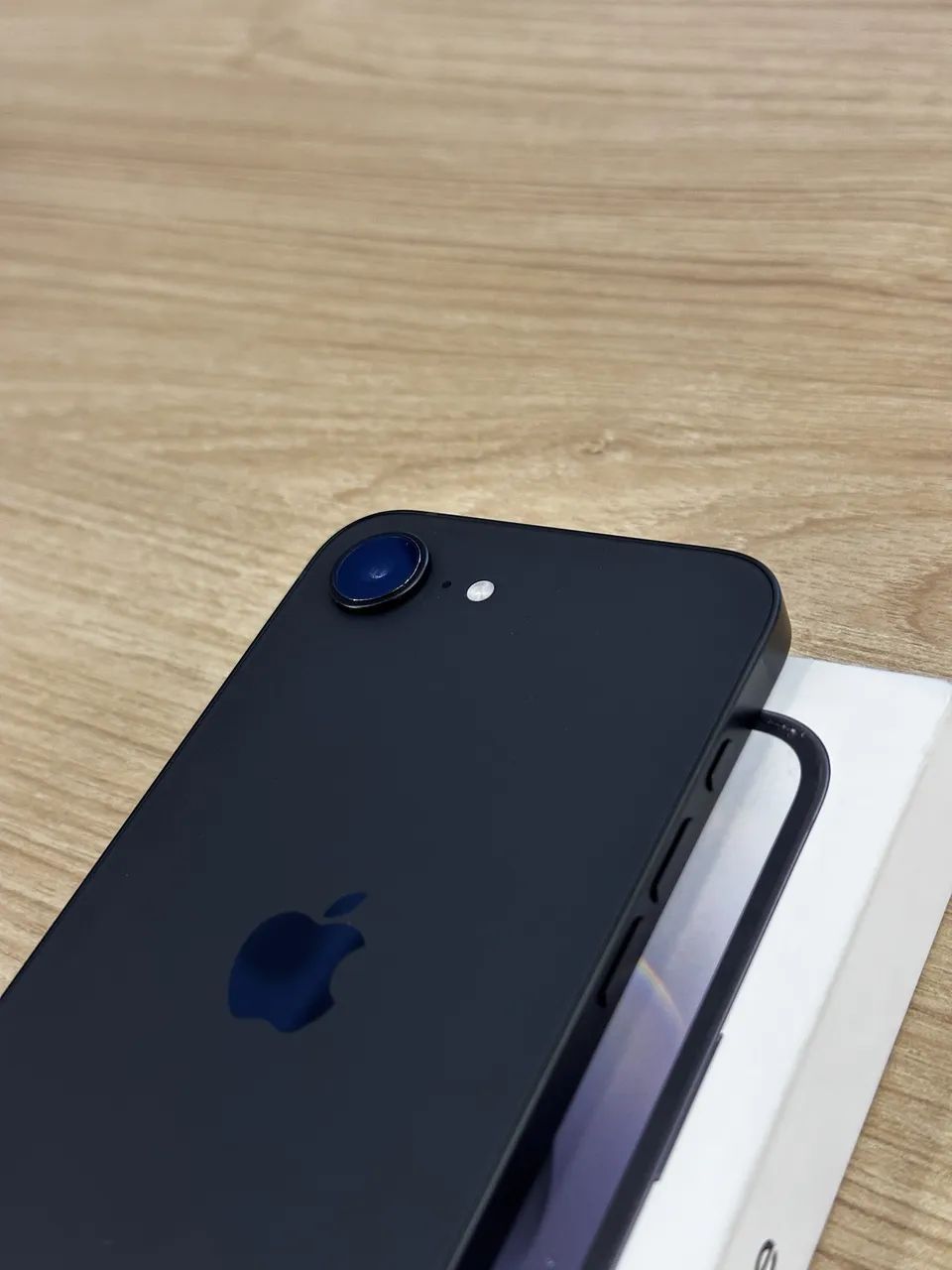 iPhone 16e novo