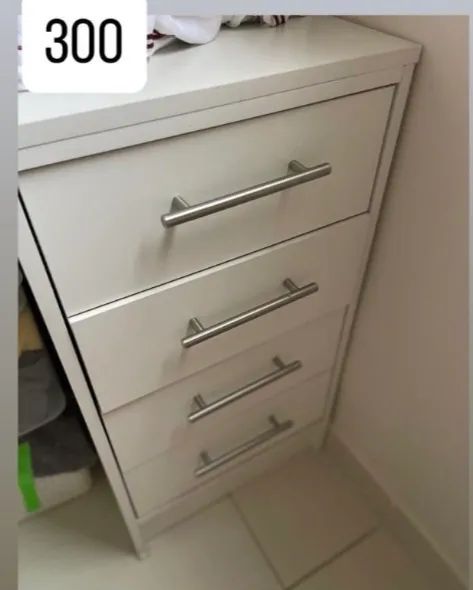Cômoda pequena