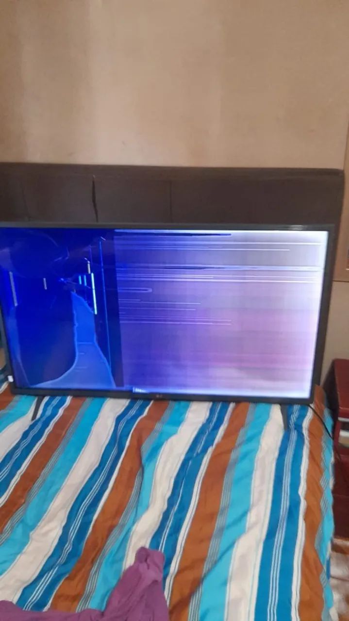 Tv LG 43 polegadas com o display quebrado 