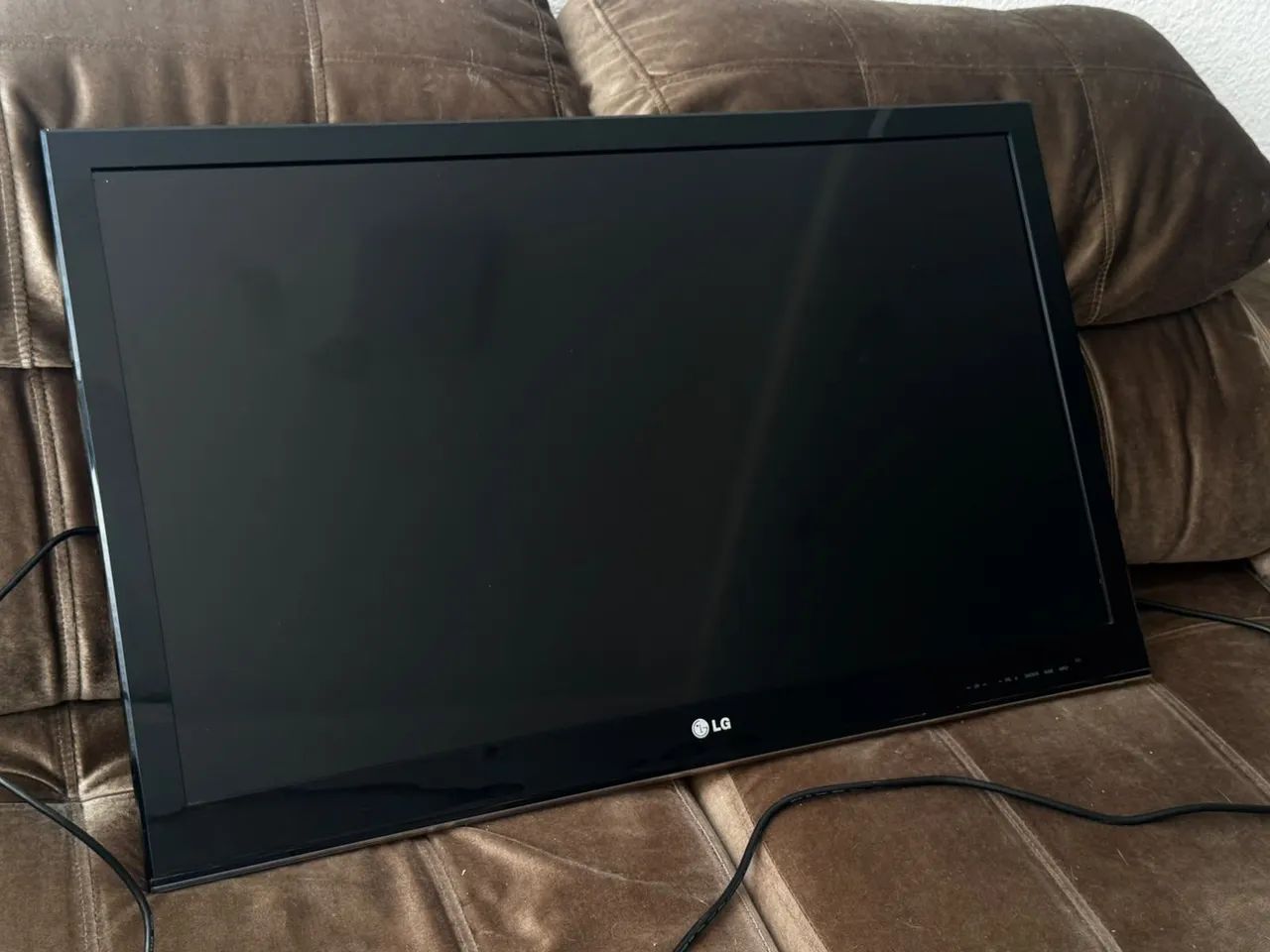 TV LG 37 polegadas Full HD funcionando