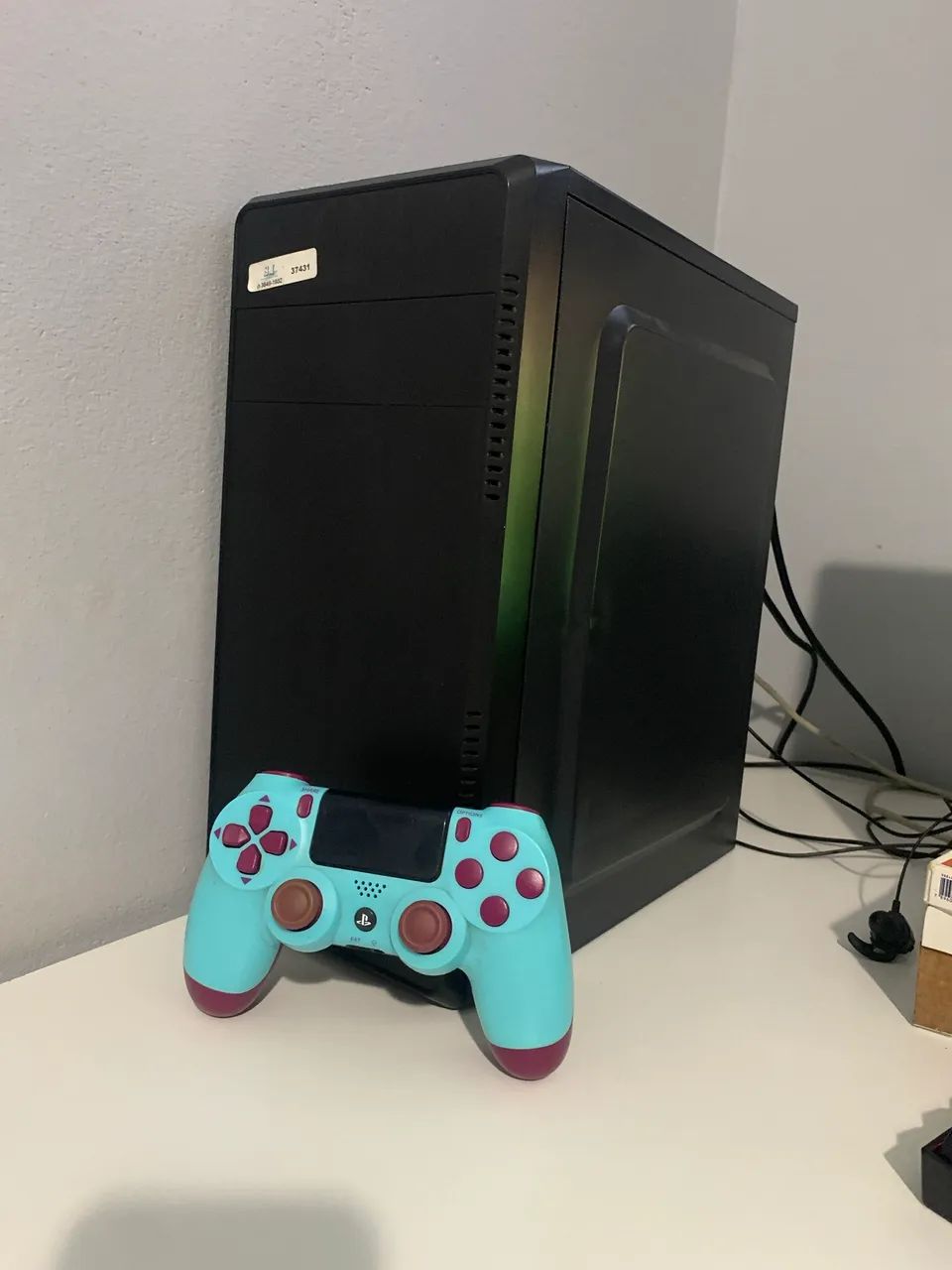 Pc Gamer acompanha controle de ps4 roxo
