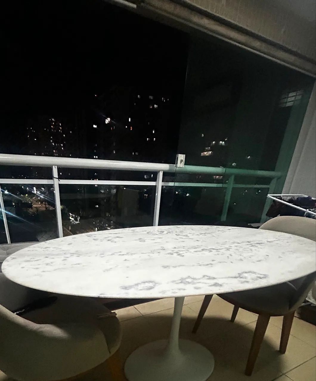 Mesa Saarinen Mármore Carrara oval  - Foto 4