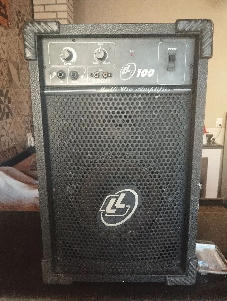 VENDO CAIXA DE SOM AMPLIFICADORA 