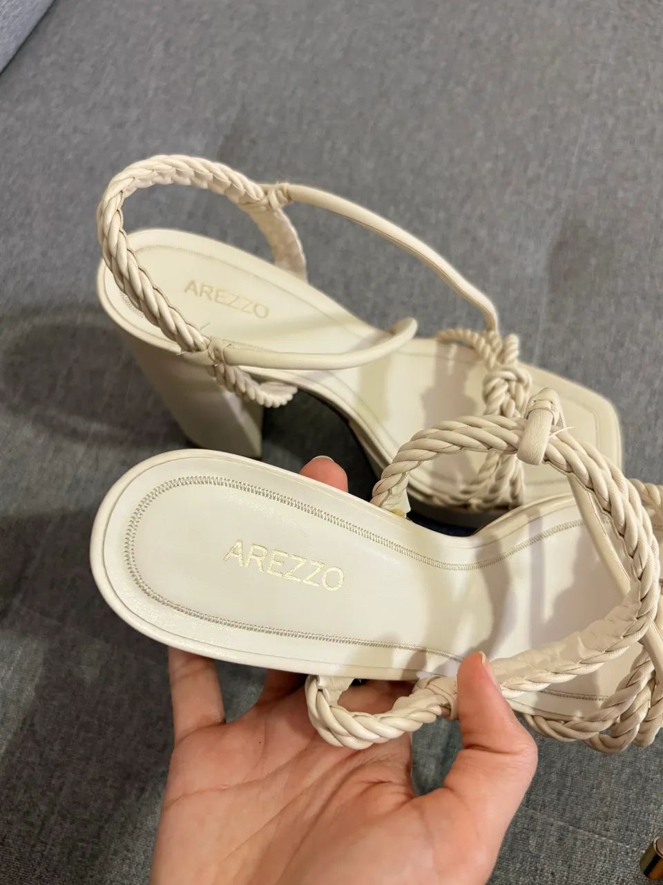 Sandália Arezzo meia pata off-white - Foto 5