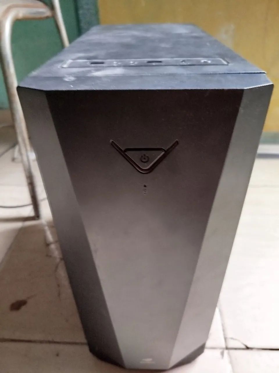 Gabinete C3Tech com peças (defeito)