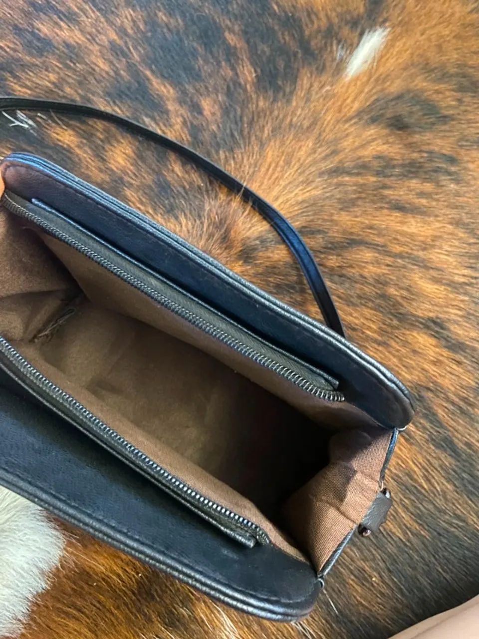 Bolsa de ombro básica na cor preta - Foto 3