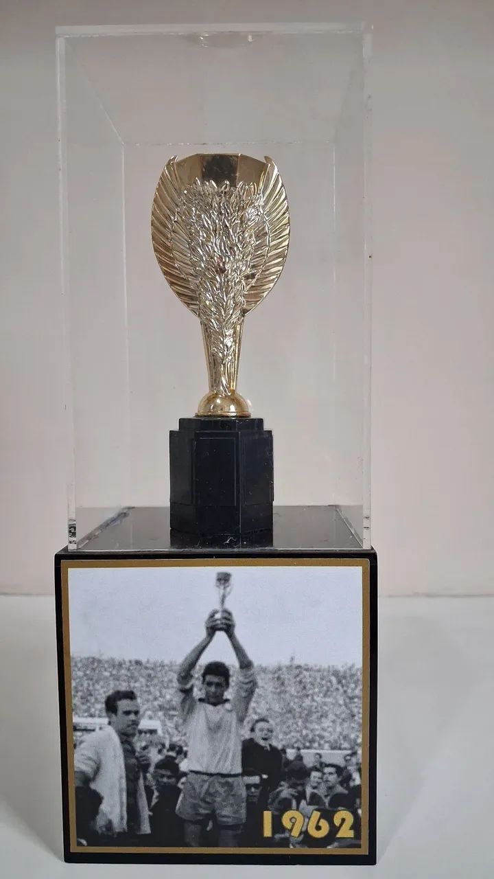 Taça Troféu Jules Rimet. Copa do Mundo 1970 - Foto 5
