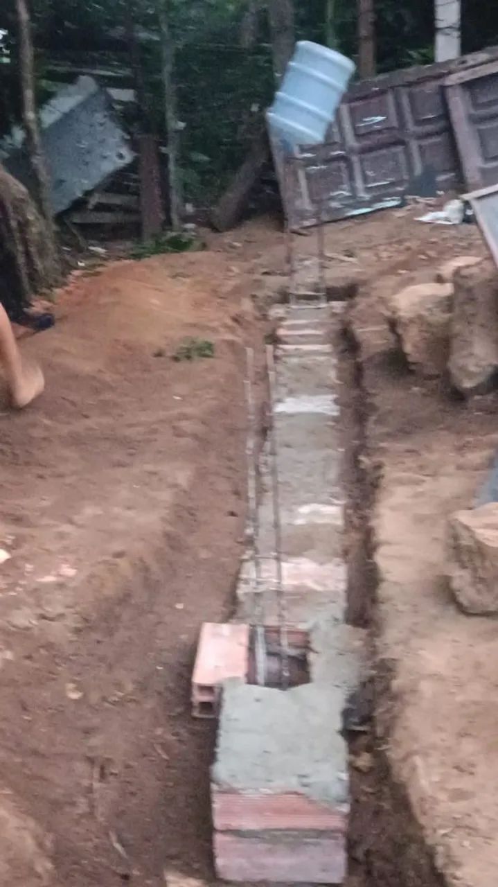 vende-se esse terreno