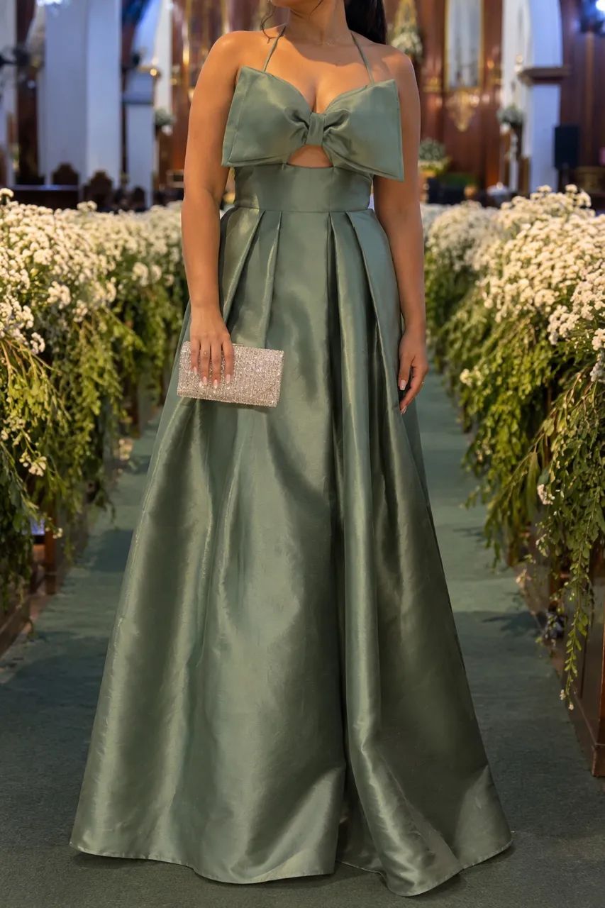 Vestido longo verde acetinado