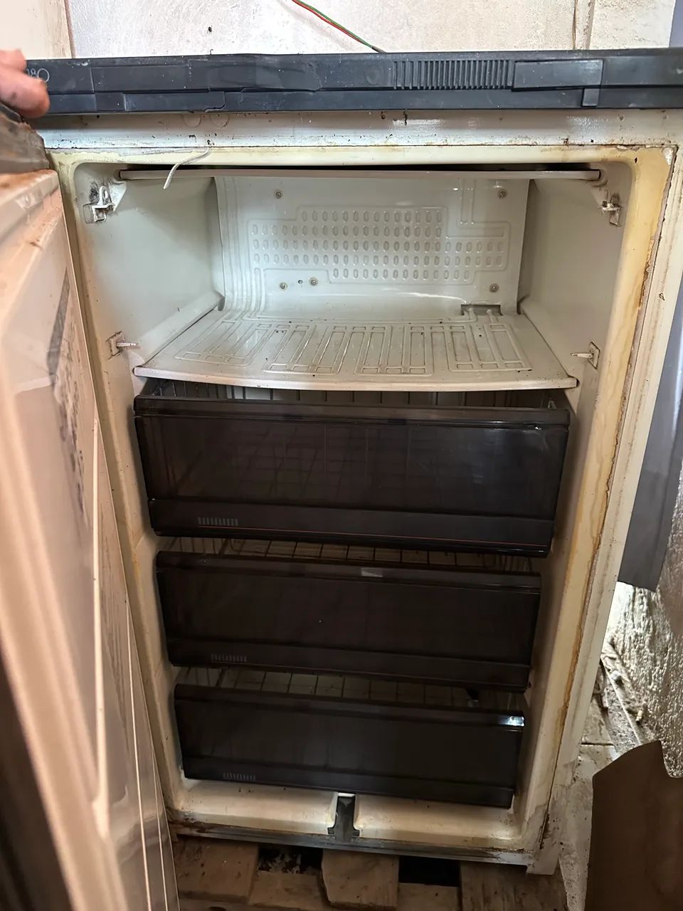 VENDO OU TROCO FREEZER 