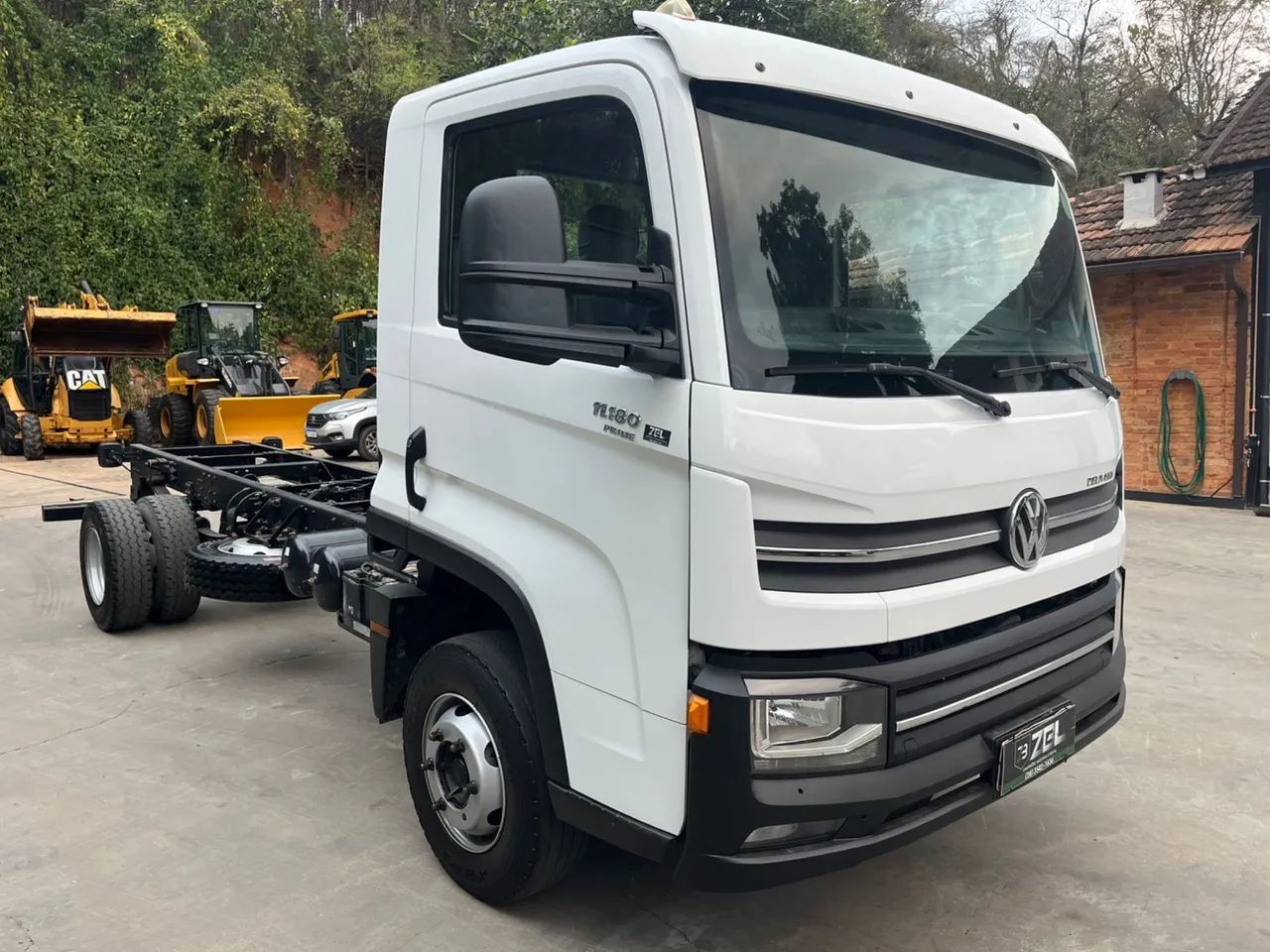 VW 11.180 2020  branco - Foto 2