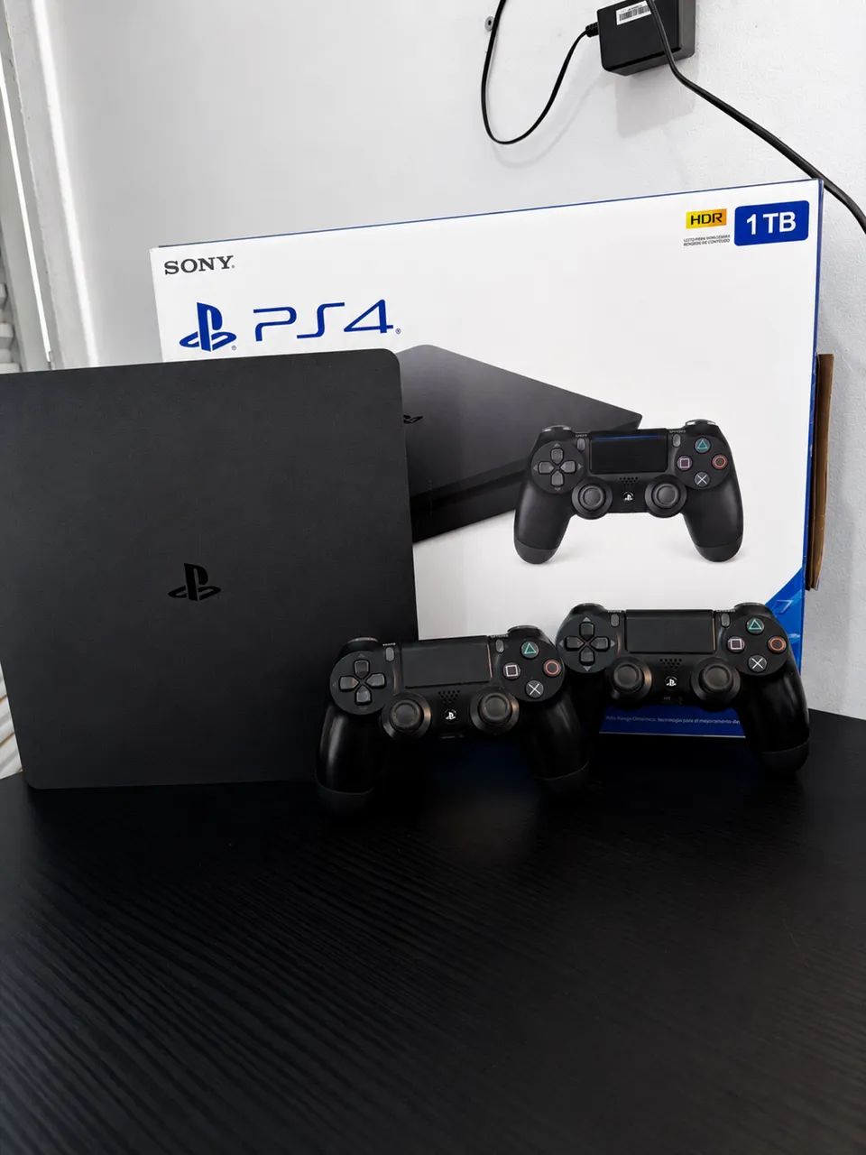 PS4 Slim 1 tera + 2 controles  - Foto 3