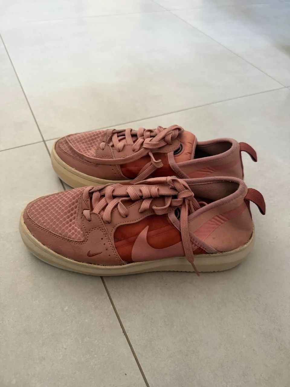 Tênis Nike rosa 