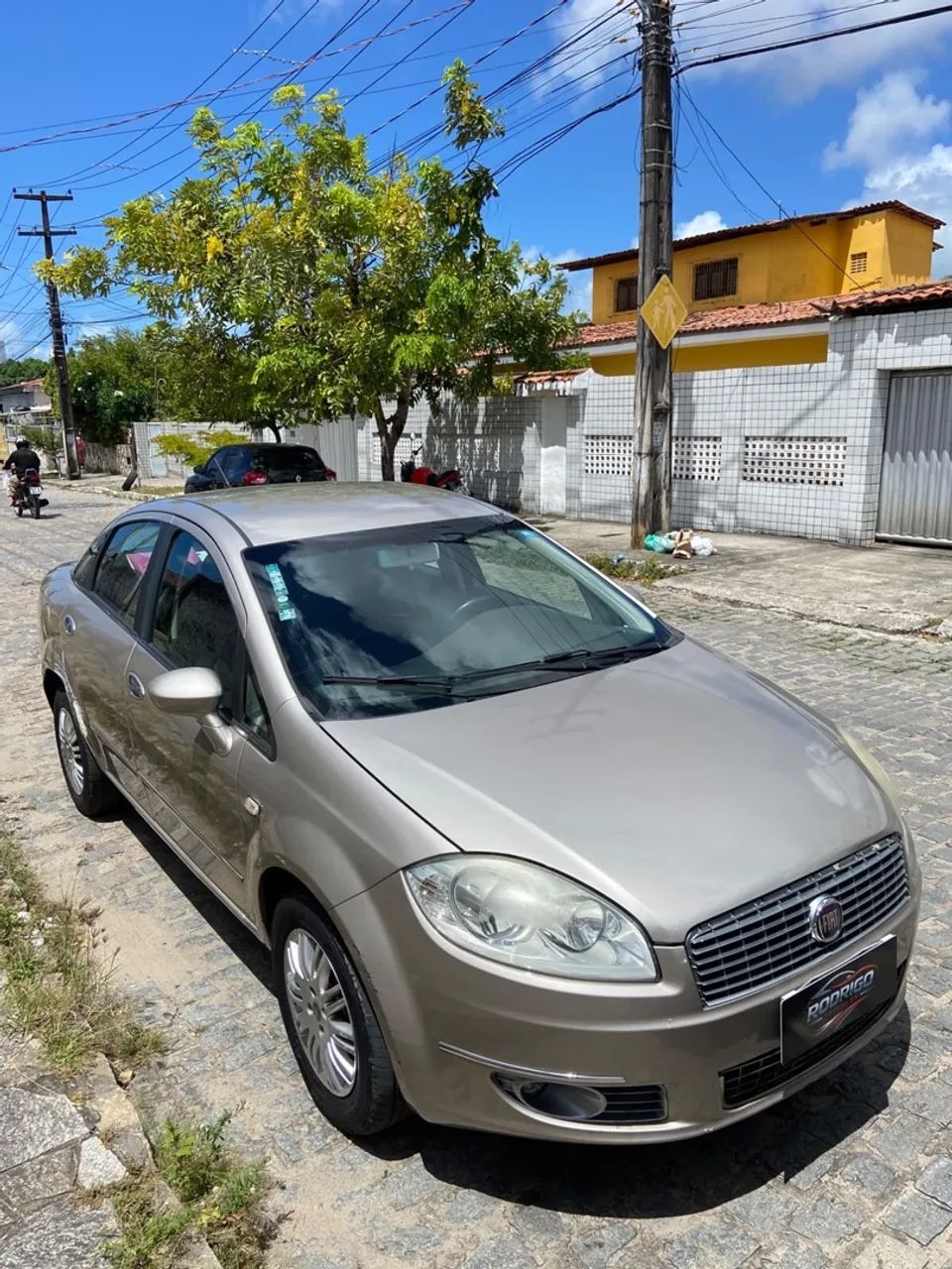 Fiat Linea LINEA LX 1.9/ 1.8 Flex 16V Dualogic 4p 2011
