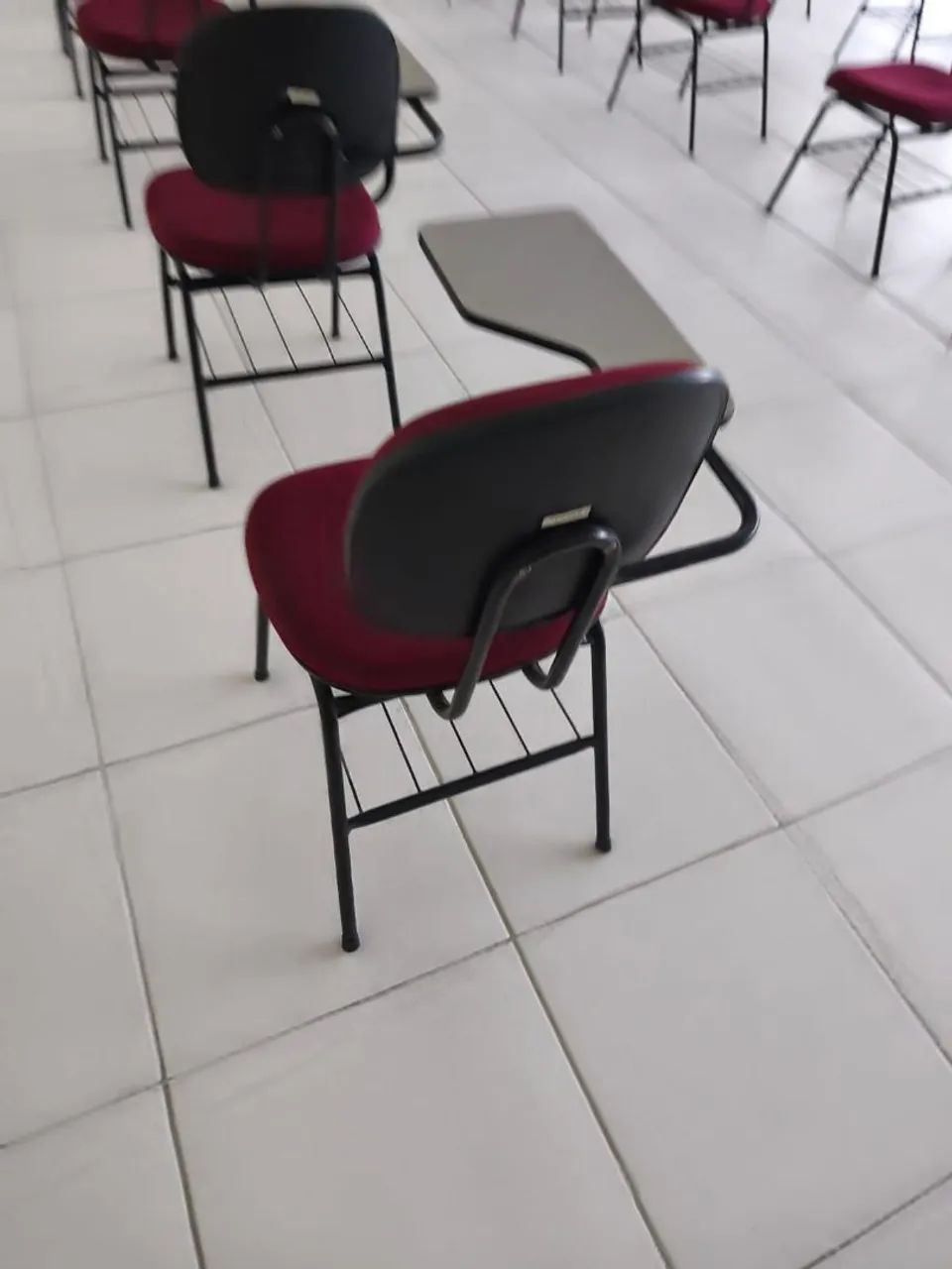 Lote de Cadeiras com bracinho 29 unidades  - Foto 2