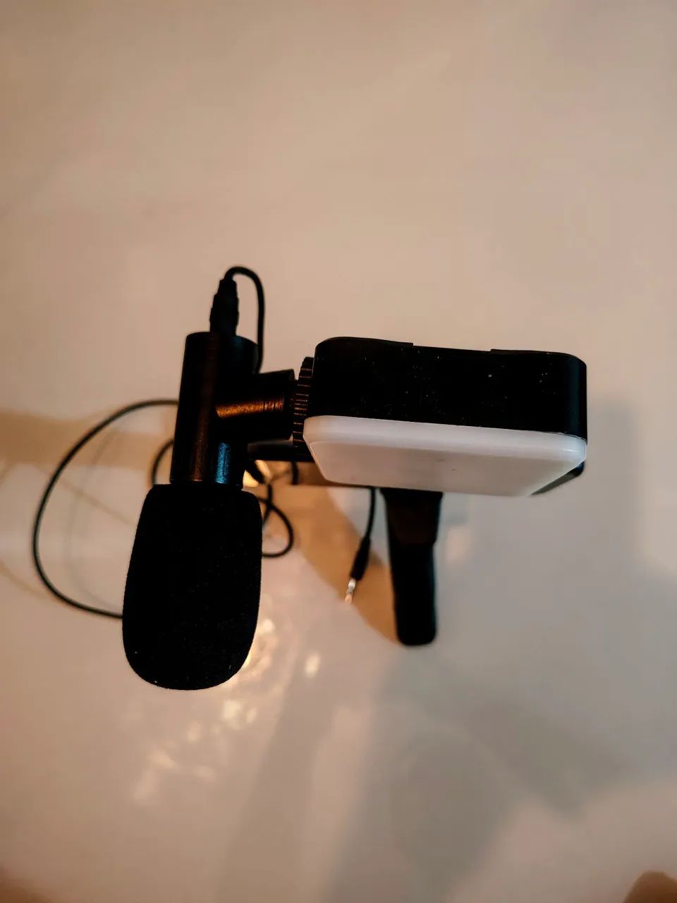 Kit Vlog / Gravação Celular (Tripé + LED 3 Níveis + Microfone) - Conservado! - Foto 2