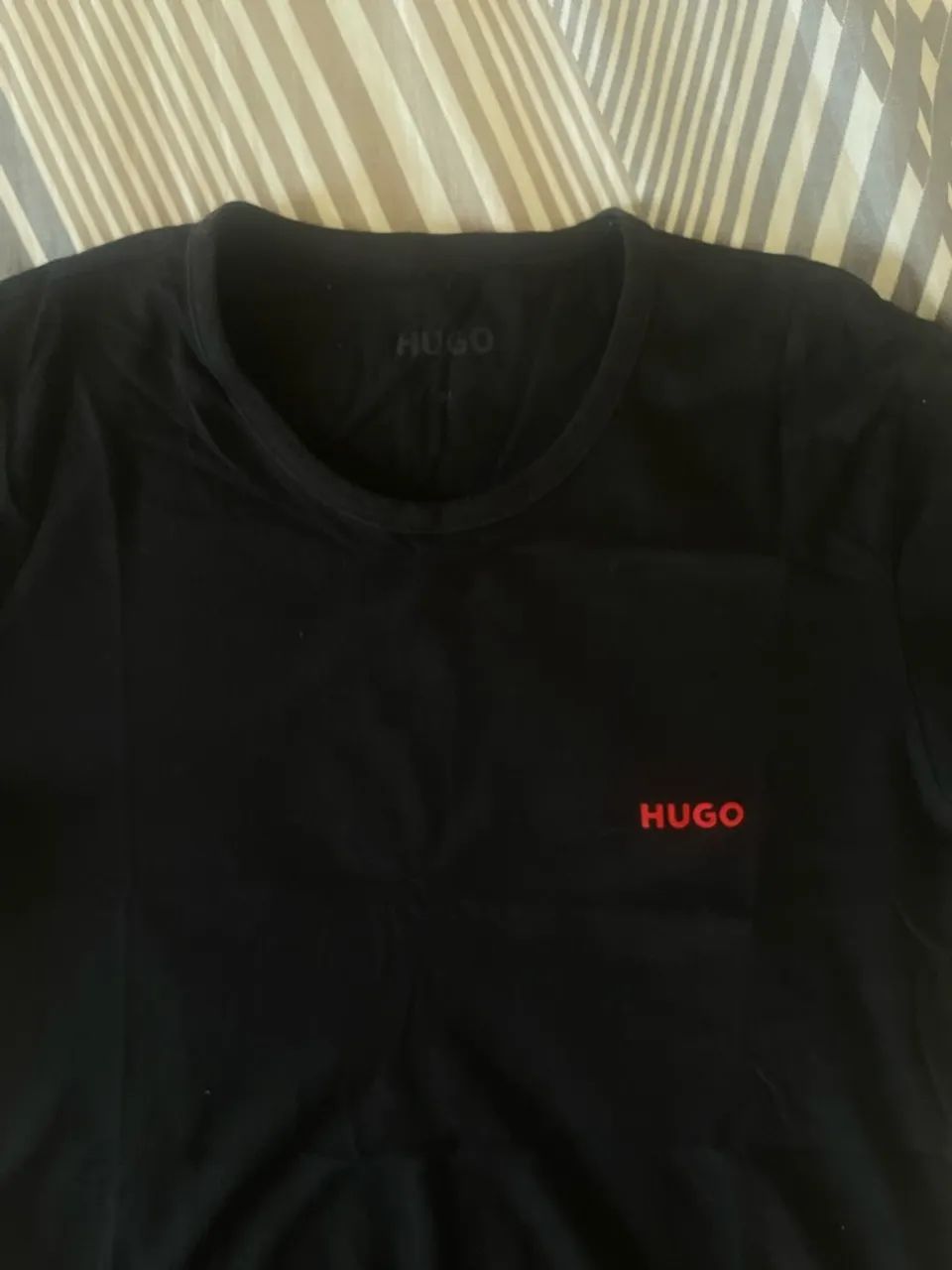 Camiseta Hugo preta M nova - Foto 4