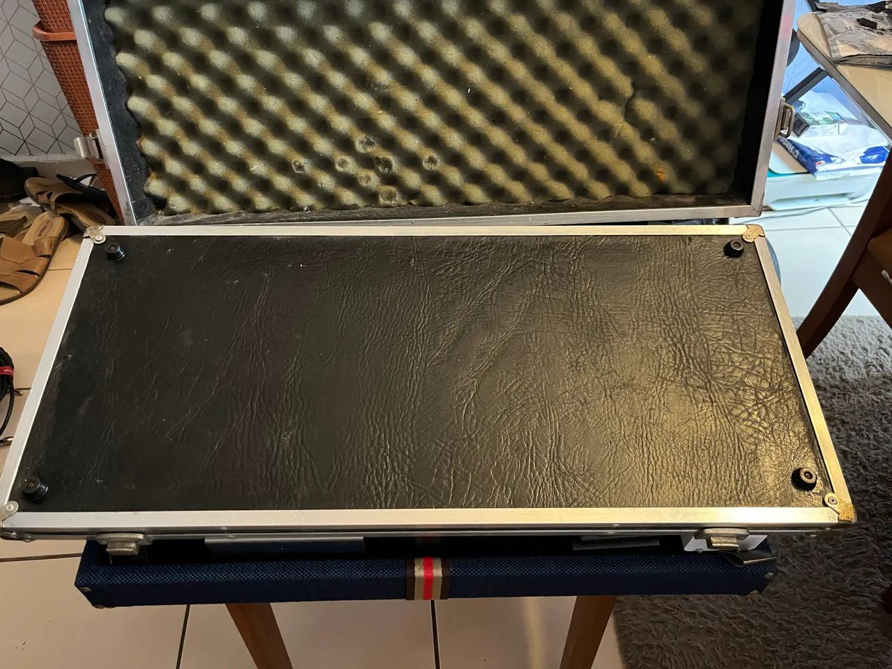 Vendo Hard Case para pedais ou pedaleiras 70cm X 30cm - Foto 3