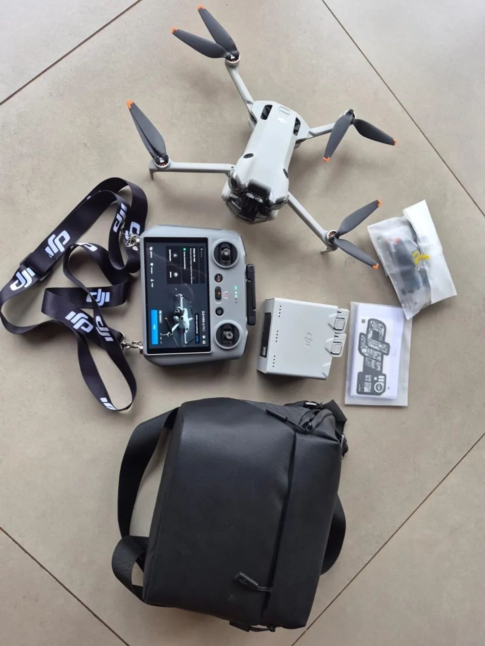 DJI Mini 4 Pro Fly More Combo Plus + RC 2 | APENAS 8 MIN DE VOO! - Foto 2