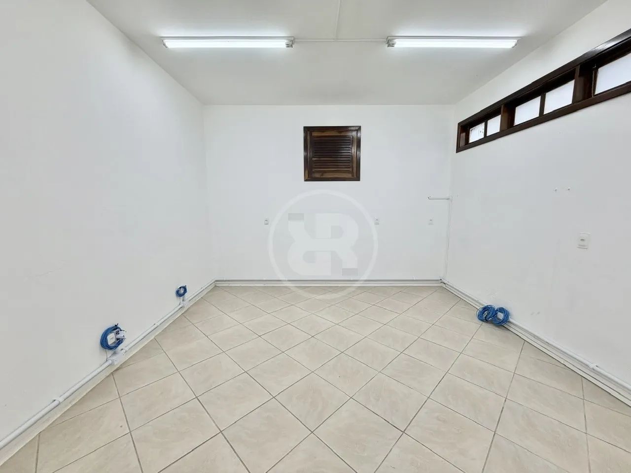 Sala Comercial/Escritório com 60m², 4 Ambientes e 2 Vagas Externas, para Alugar no bairro  - Foto 5